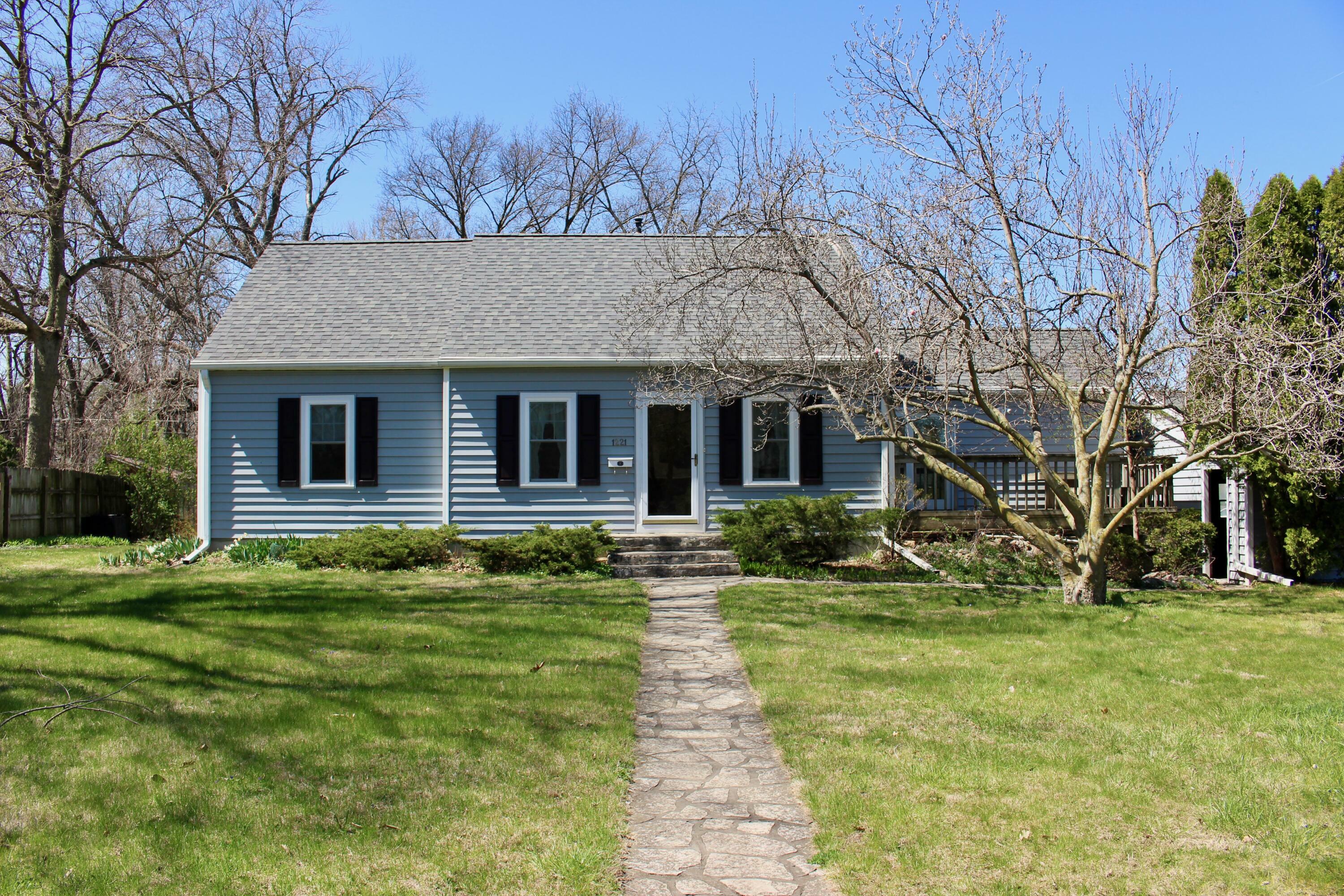 Property Photo:  1221 Scott Avenue  IA 50014 