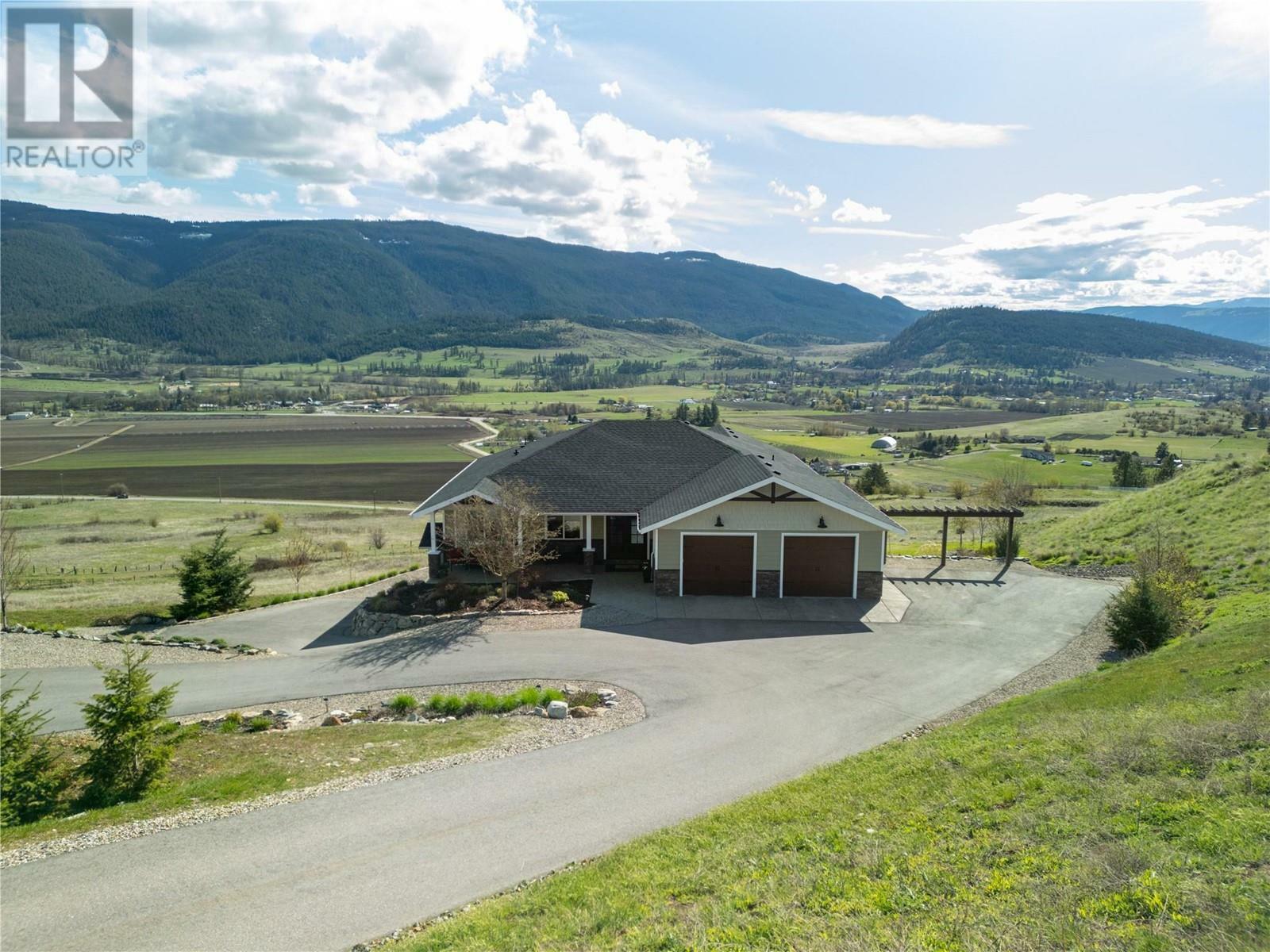 Property Photo:  98 Ranchland Place  BC V1B 4C9 