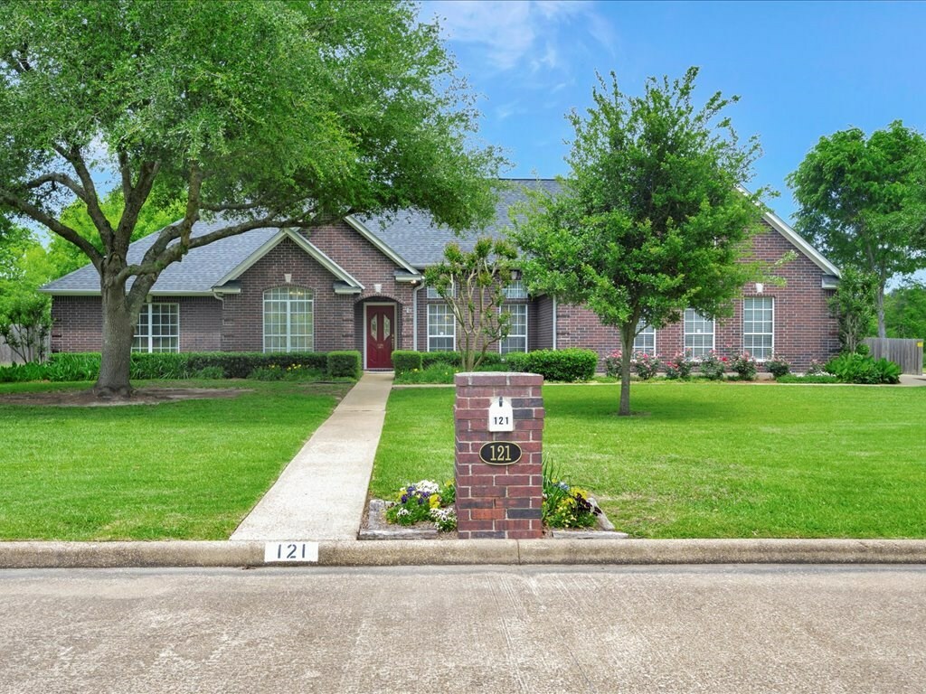 Property Photo:  121 Colonial Hill Drive  TX 75901 