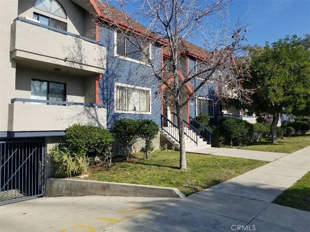 Property Photo:  1131 E Doran Street 204  CA 91206 