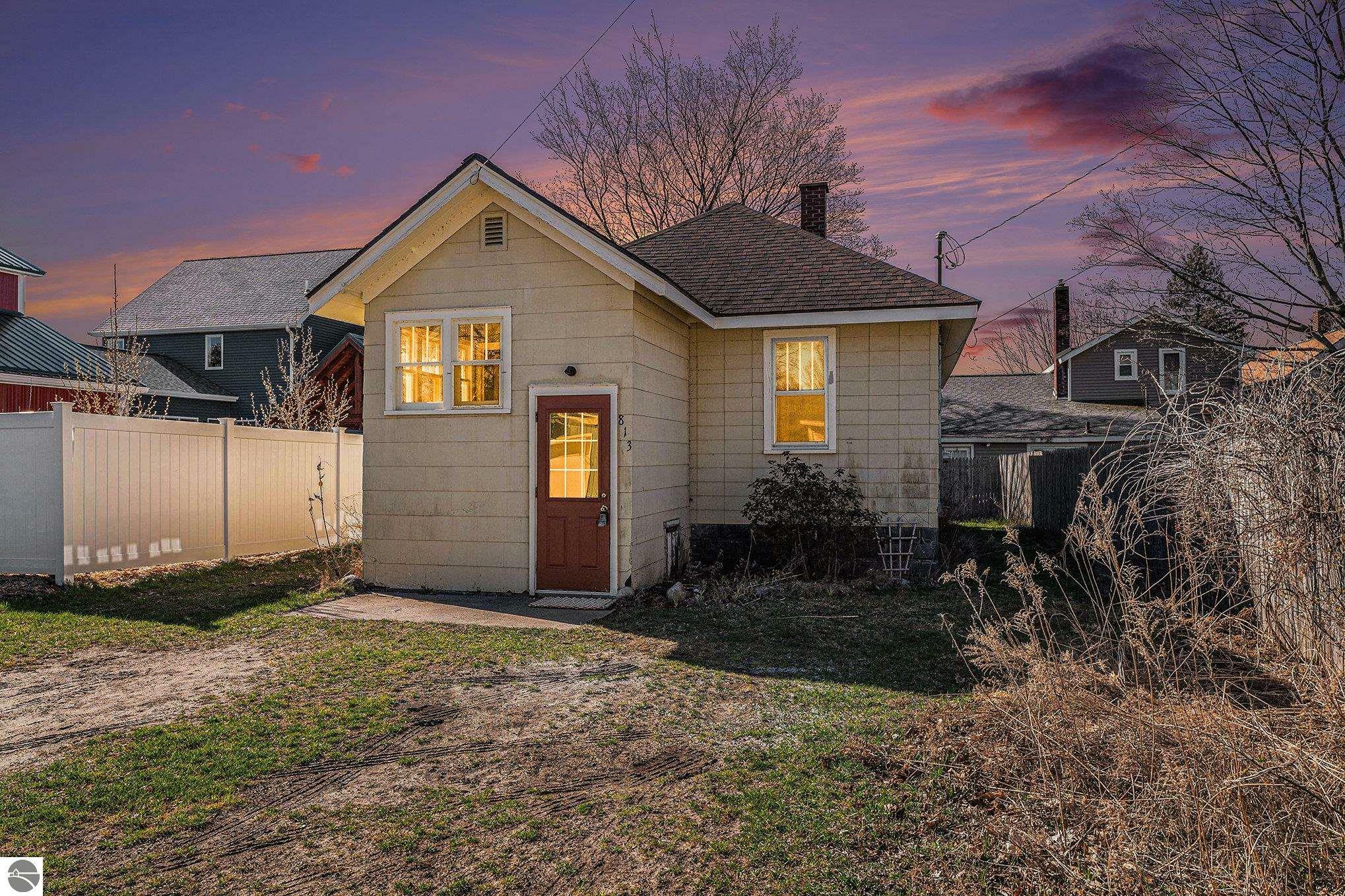 Property Photo:  813 Forest Avenue  MI 49635 