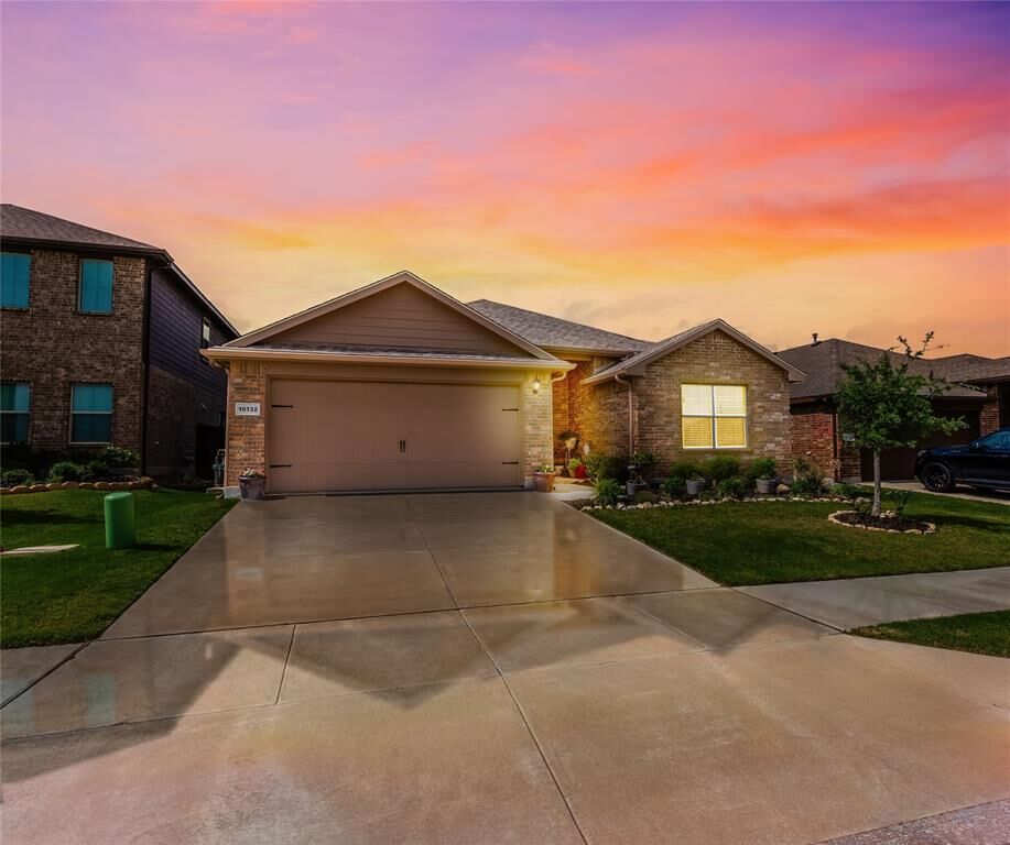 Property Photo: 10132 Clemmons Road TX 76108