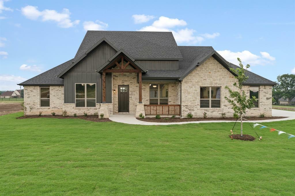 Property Photo:  421 Solo Ridge Drive  TX 75167 