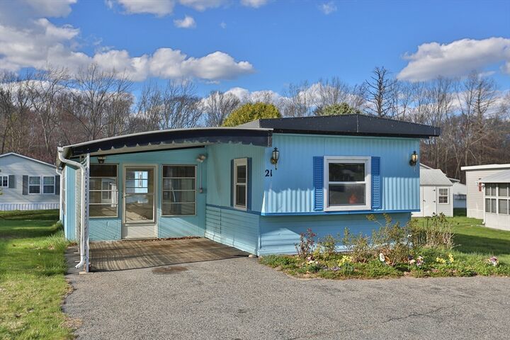 21 Rebecca Ave  Hudson MA 01749 photo