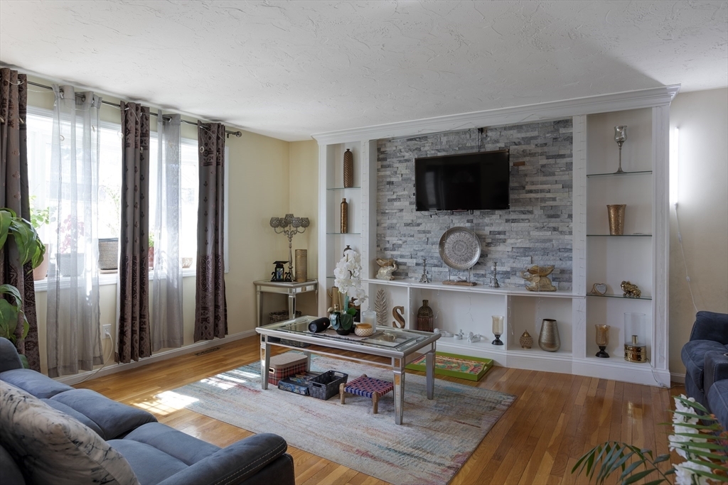 Property Photo: 399 Pond St D3 MA 02184