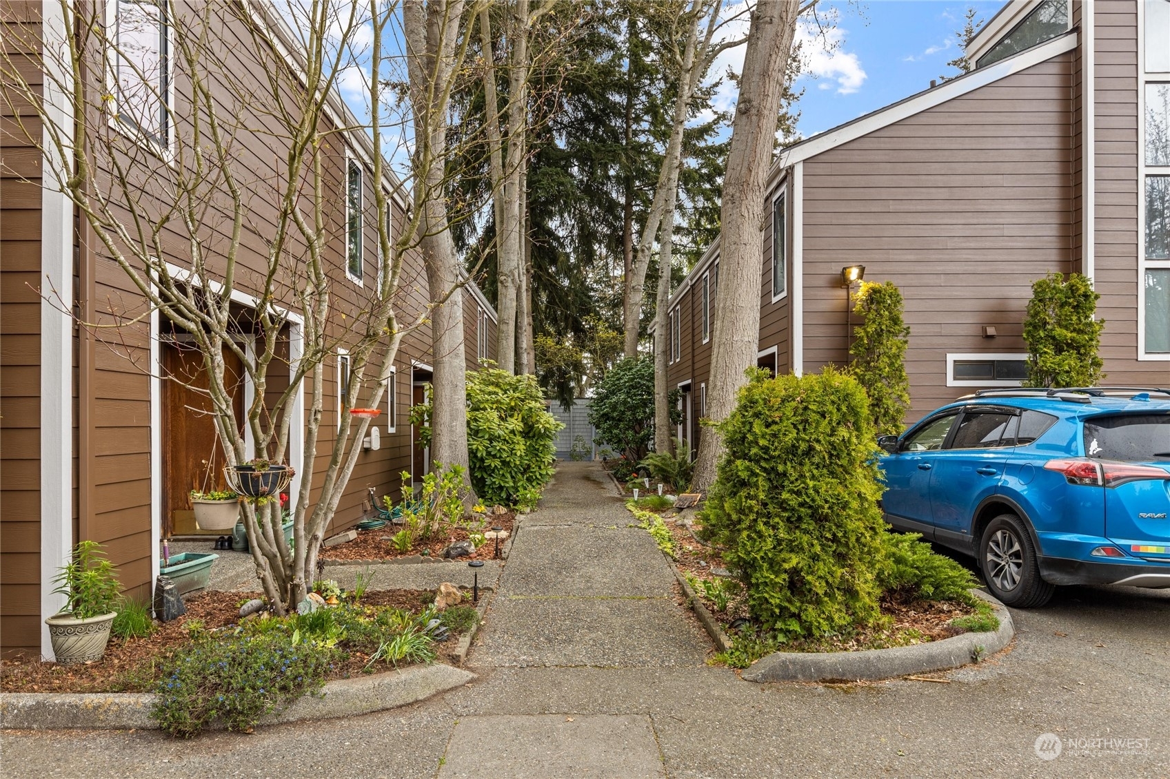 Property Photo:  7512 218th Street SW 6  WA 98026 