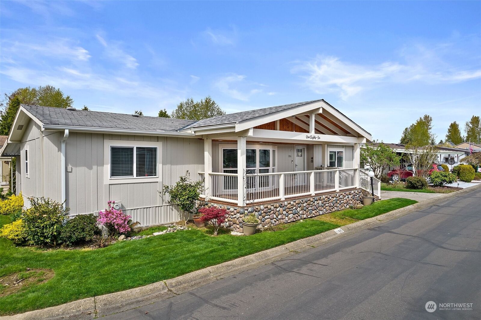Property Photo: 11436 SE 208th 186 WA 98031