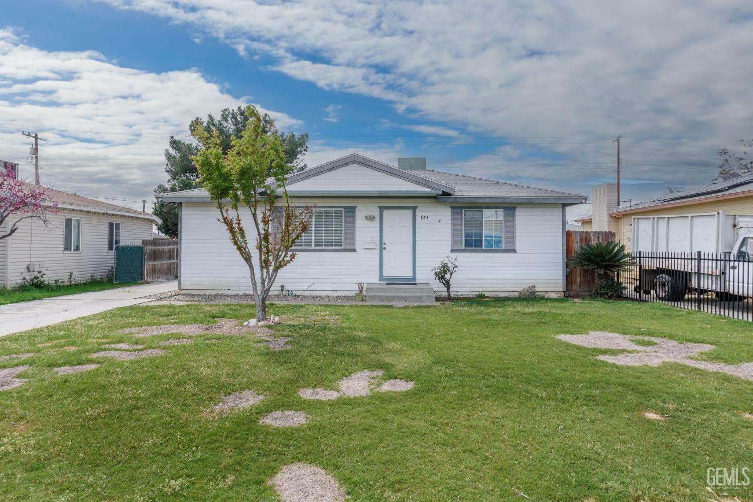 Property Photo:  109 Griffiths Street  CA 93309 
