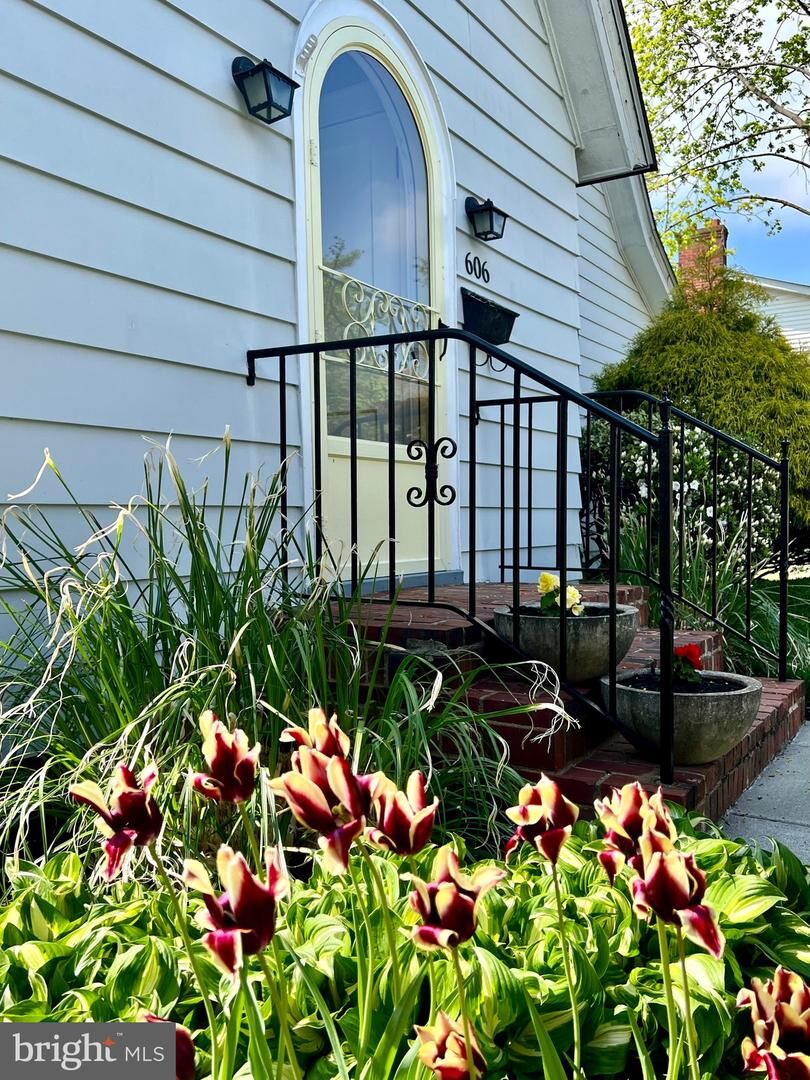 Property Photo:  606 N Governors Avenue  DE 19904 