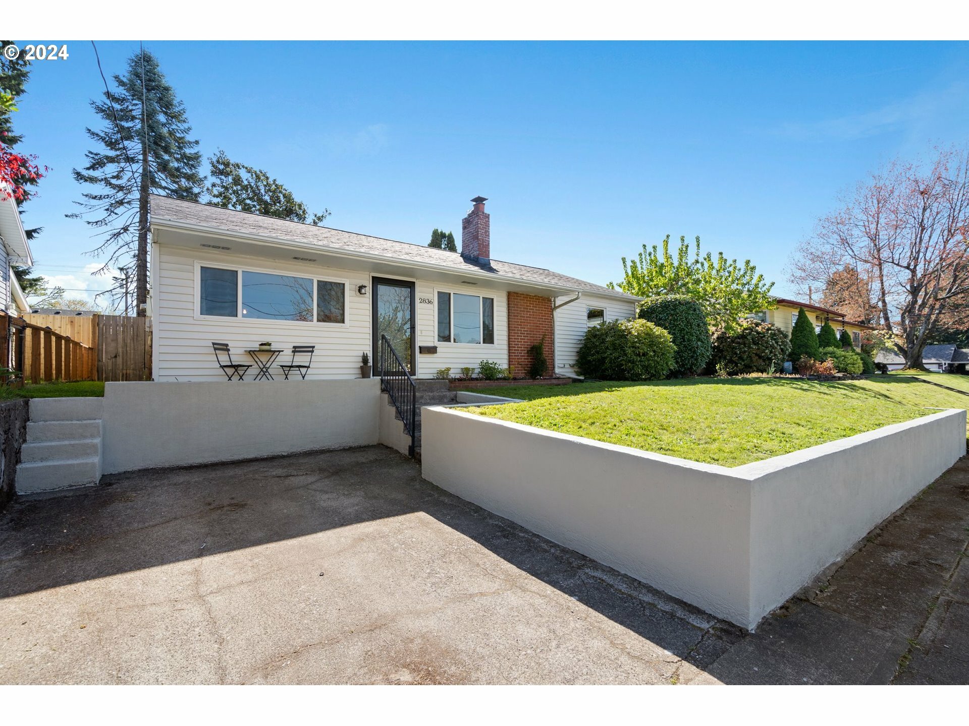 Property Photo:  2836 SE 74th Ave  OR 97206 