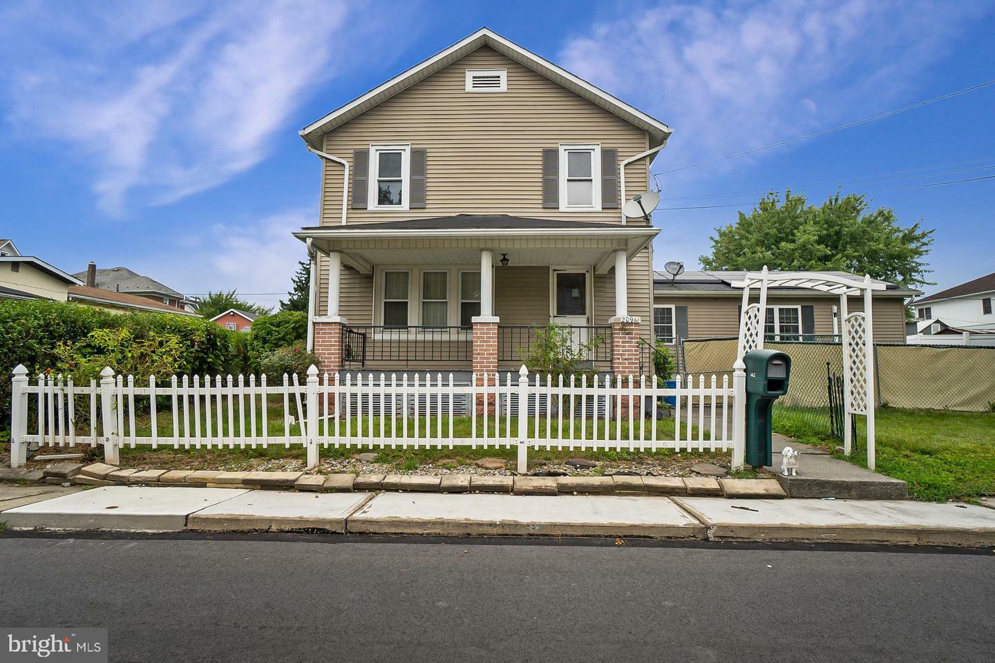 Property Photo:  209 Oak Street  PA 18064 