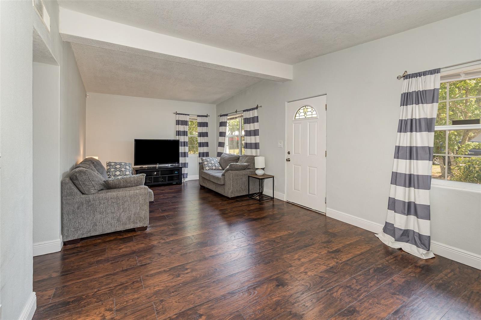 Property Photo: 409 Oakwood Court FL 32730