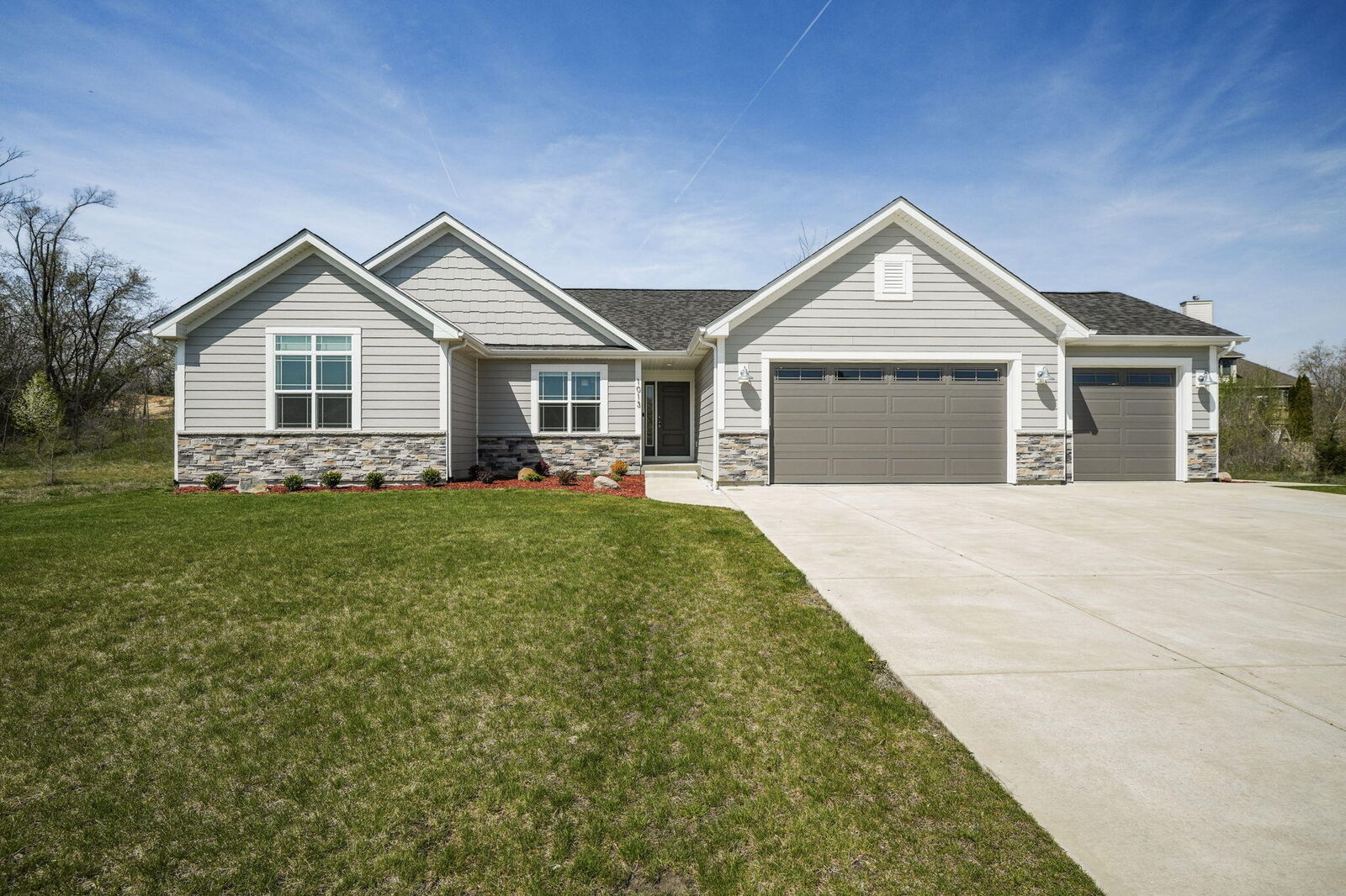 Property Photo: 1013 Meadow View Ct WI 53181