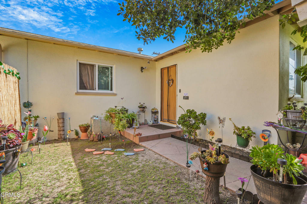 Property Photo:  117 S 4th Street  CA 93060 