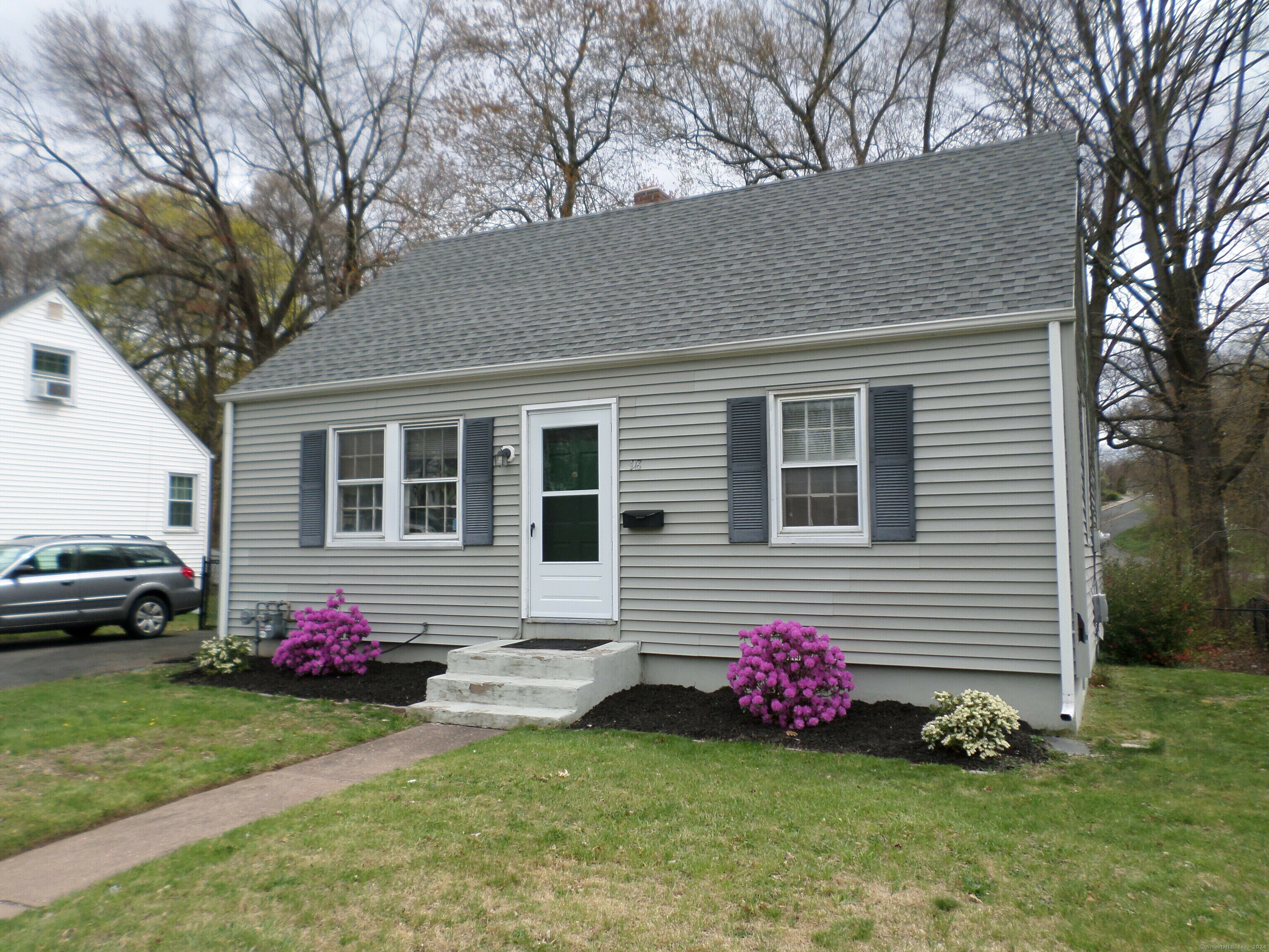 Property Photo:  98 Middle Turnpike West  CT 06040 