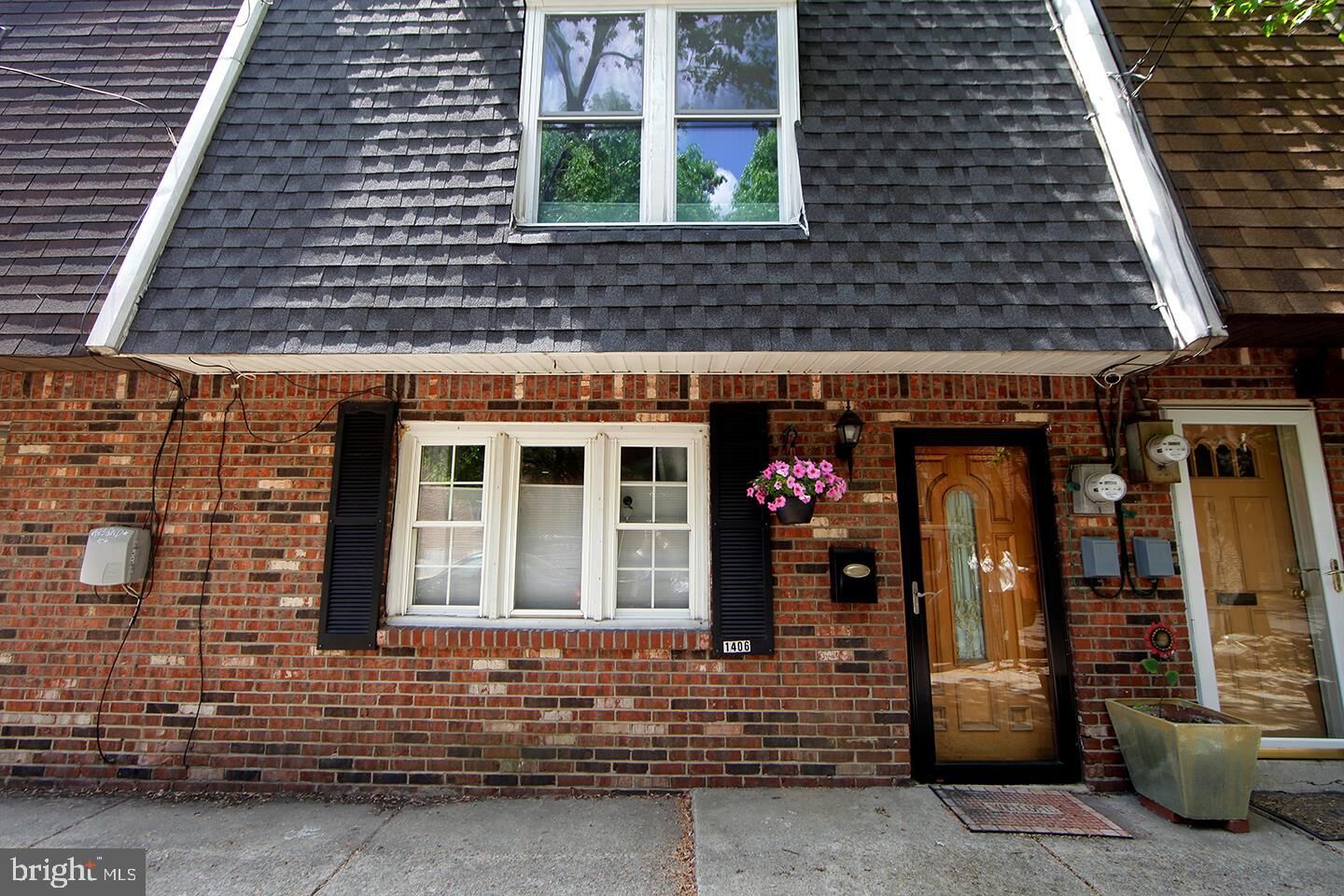 Property Photo: 1406 E Susquehanna Avenue PA 19125