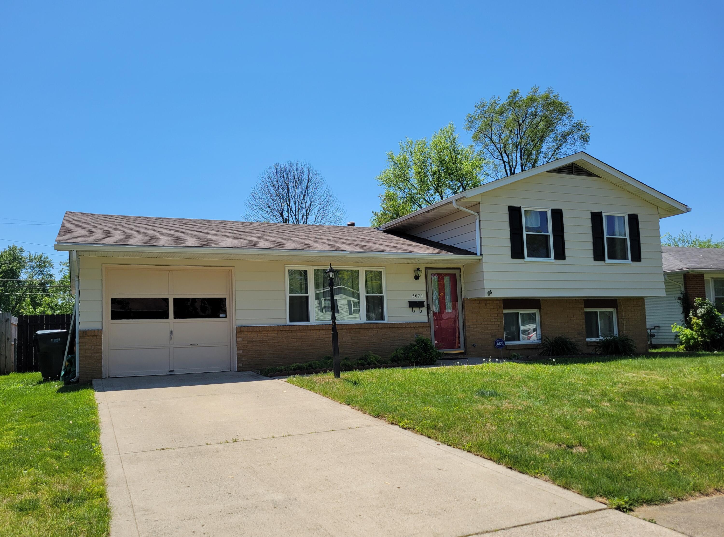 Property Photo: 5071 Holbrook Drive OH 43232