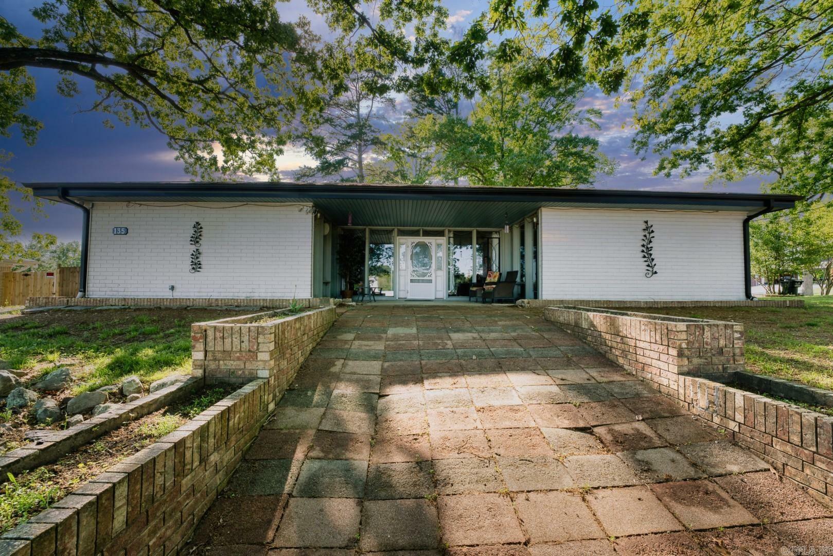 Property Photo:  135 Roundwood Dr.  AR 71901 