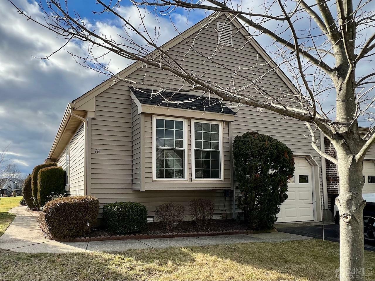 Property Photo:  7 Yorkshire Drive B  NJ 08831 