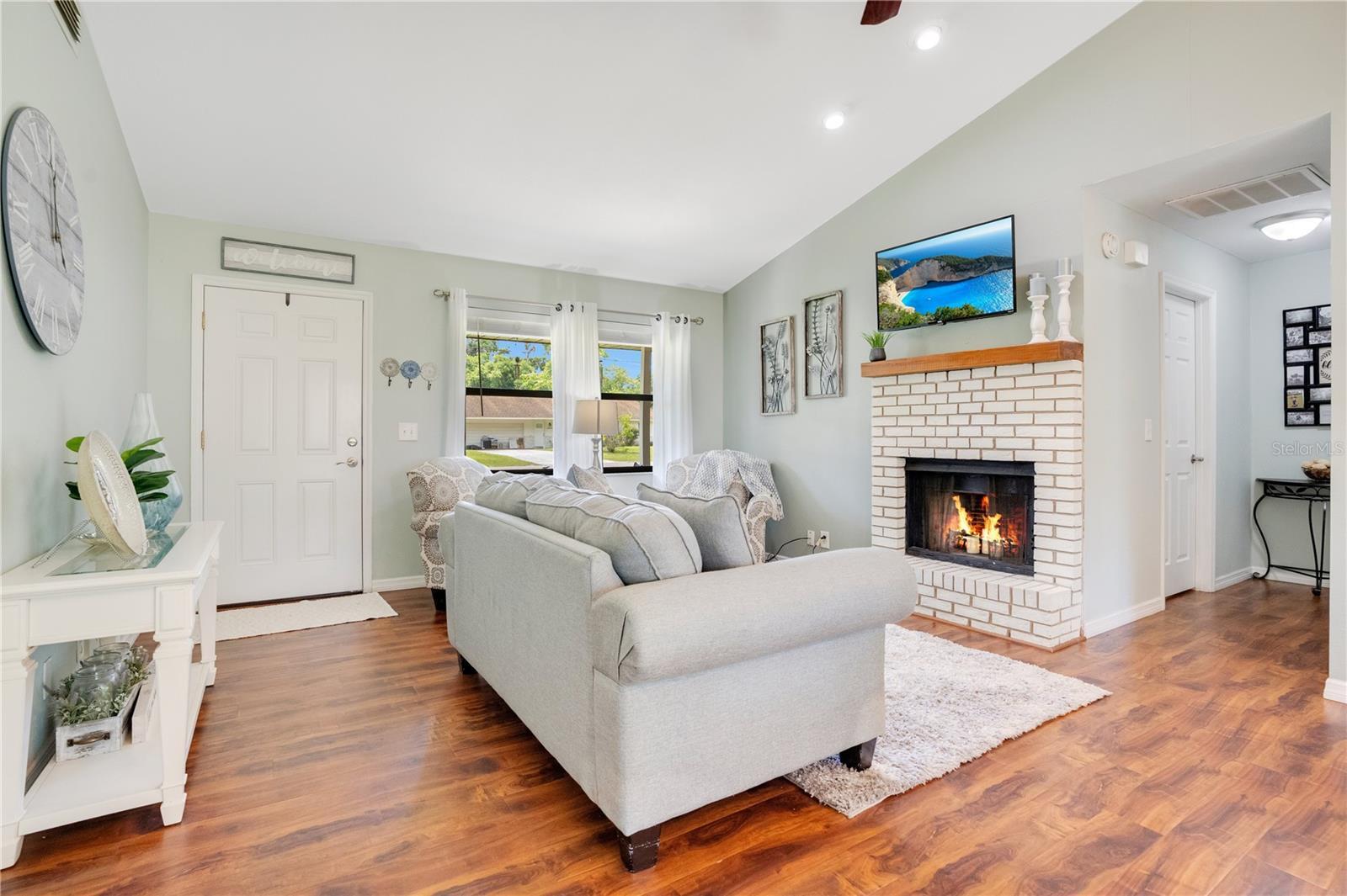 Property Photo:  4953 SE 33rd Terrace  FL 34480 