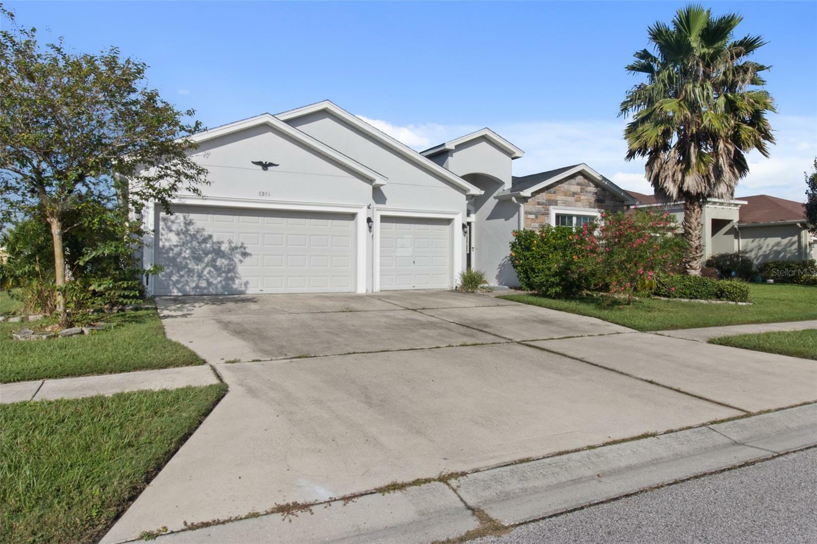 Property Photo:  6553 Castle Green Place  FL 33541 