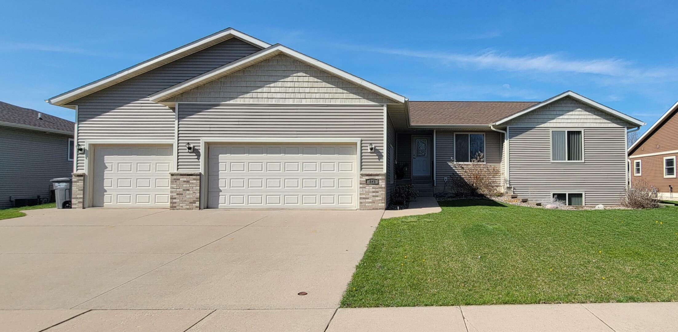 Property Photo:  423 Russell Dr  WI 54636 