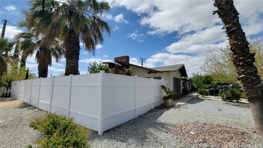 Property Photo:  648 E 5th Street  CA 92583 