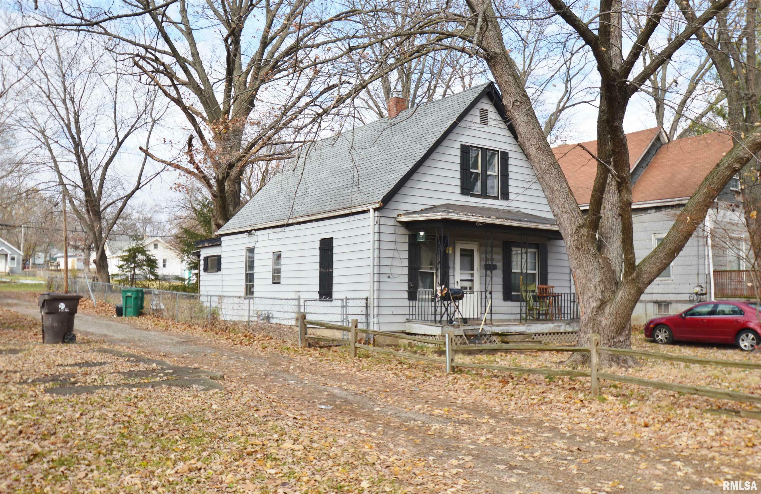 Property Photo:  2207 NE Madison Avenue  IL 61603 