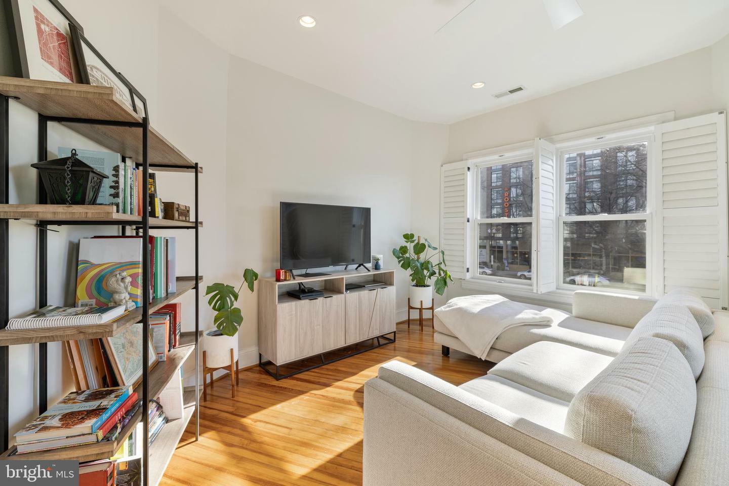 Property Photo: 1401 Potomac Avenue SE 4 DC 20003