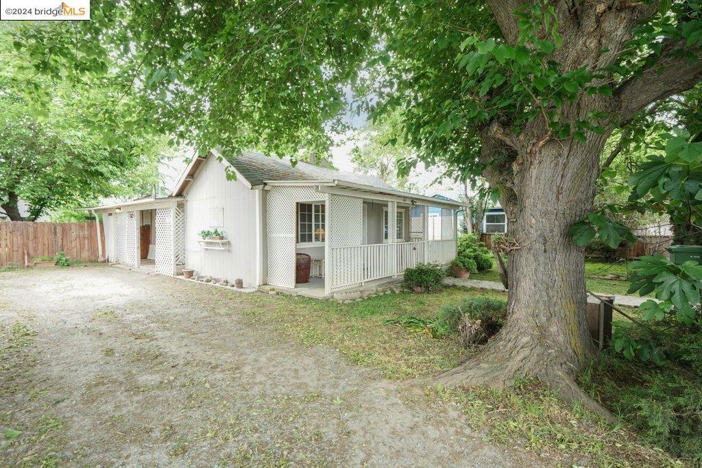 Property Photo: 730 Bramhall St CA 94513