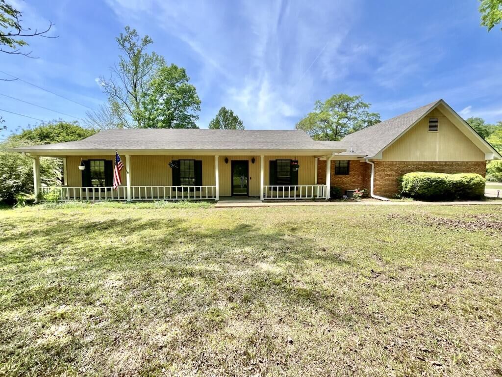 Property Photo: 1039 Wolfe Rd MS 39705