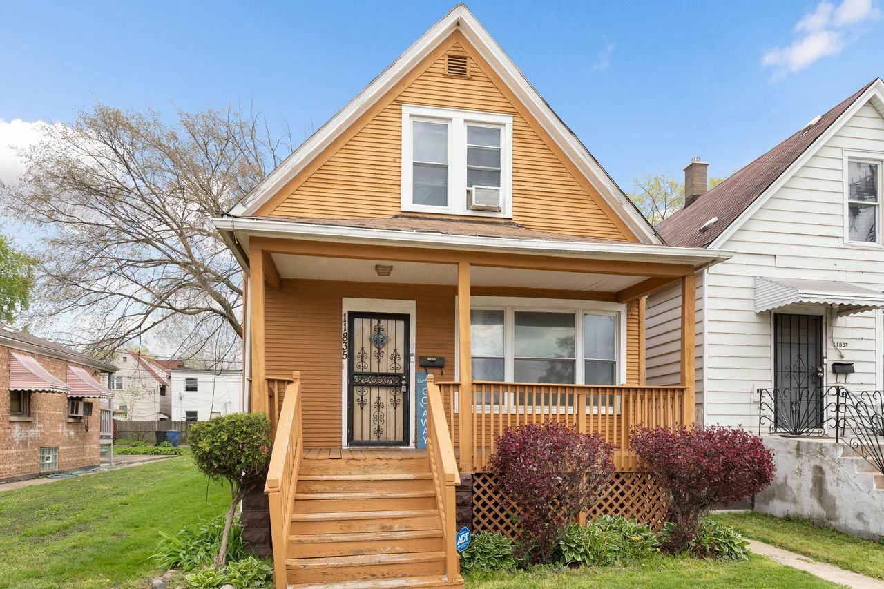 Property Photo:  11835 S Emerald Avenue  IL 60628 