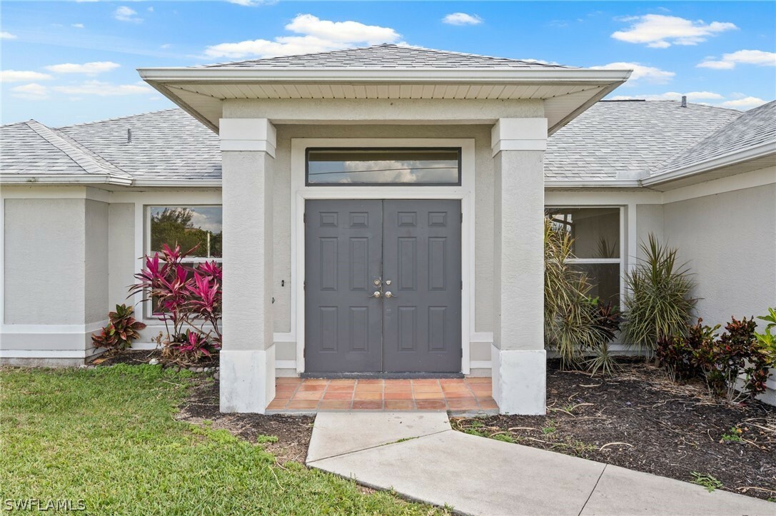 Property Photo:  1628 SW 18th Lane  FL 33991 