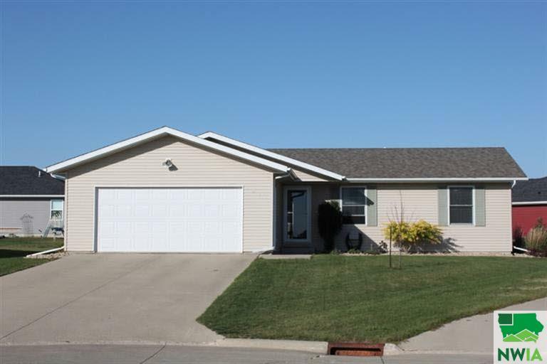 1261 10th Avenue  Sioux Center IA 51250 photo