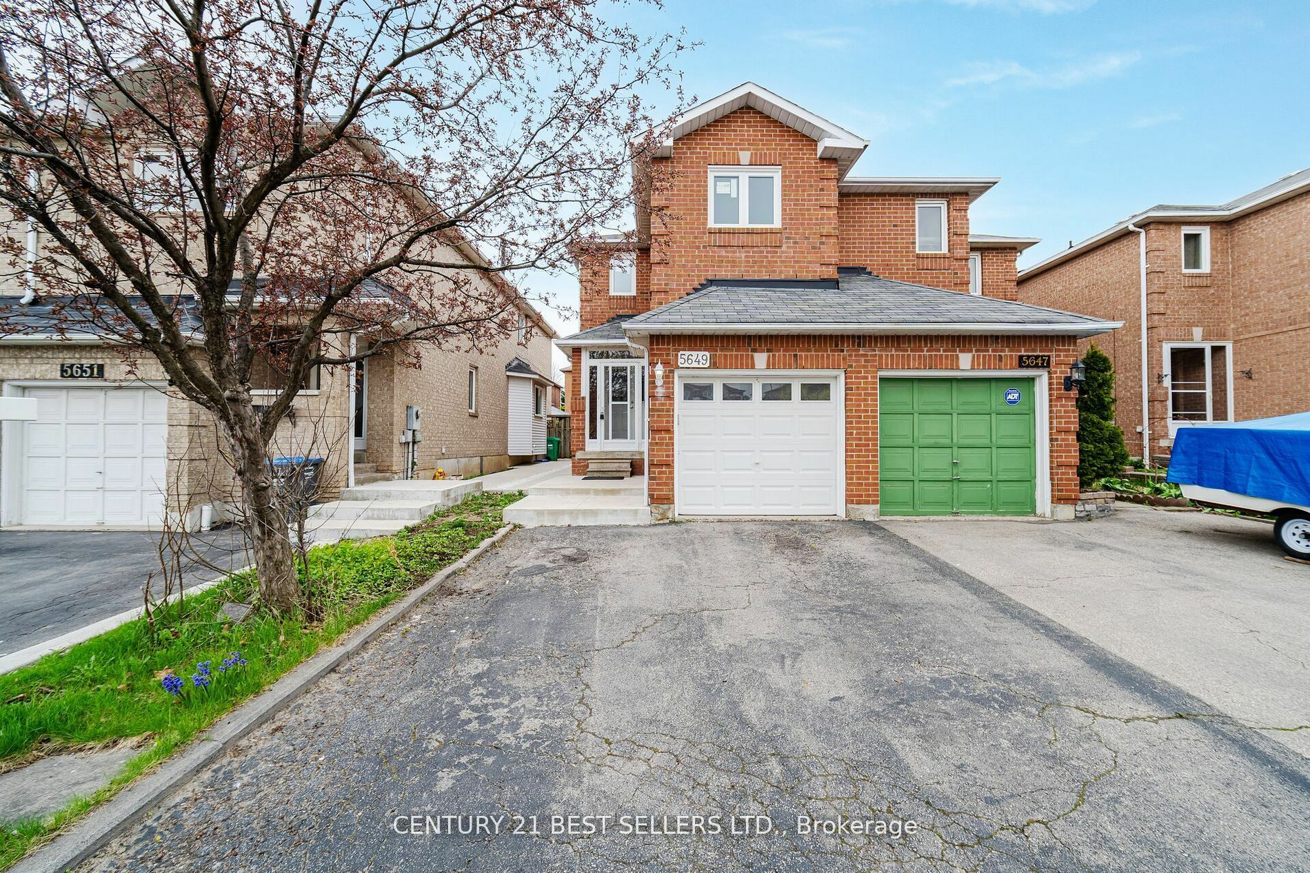 Property Photo:  5649 Cortina Cres  ON L4Z 3R4 