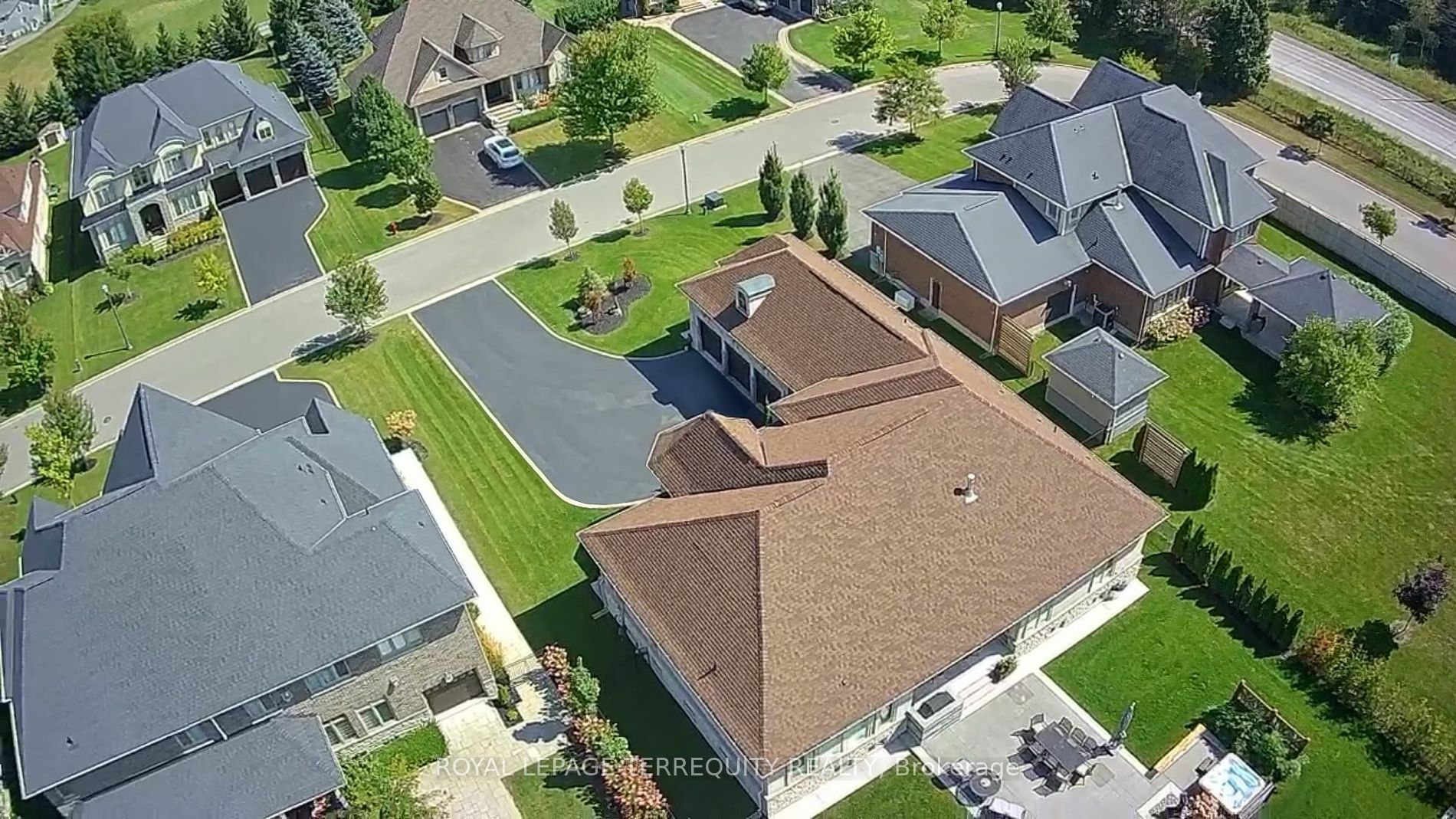 Property Photo:  20 Country Club Cres  ON L9P 0B8 