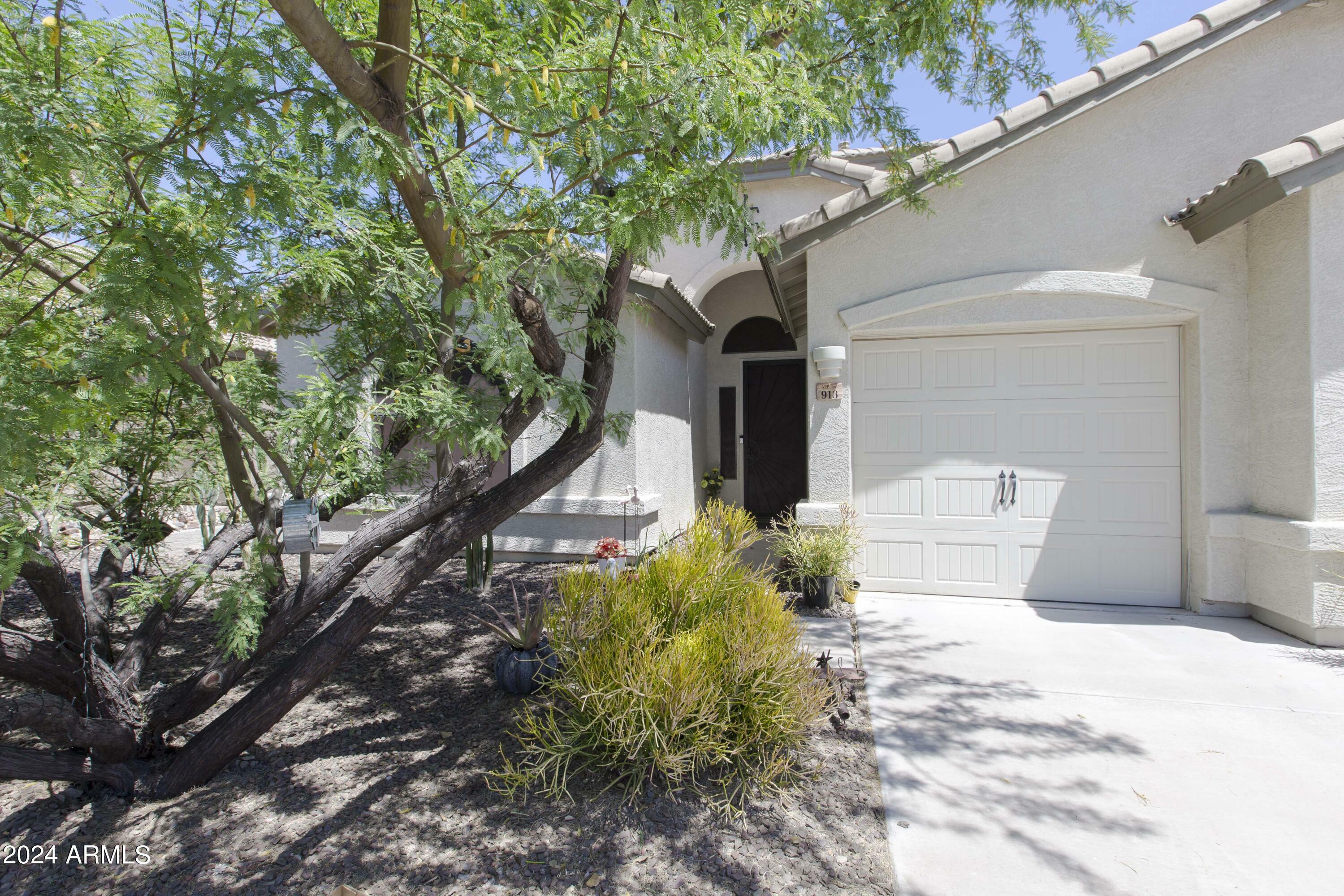 Property Photo:  913 S Del Rio Court  AZ 85120 