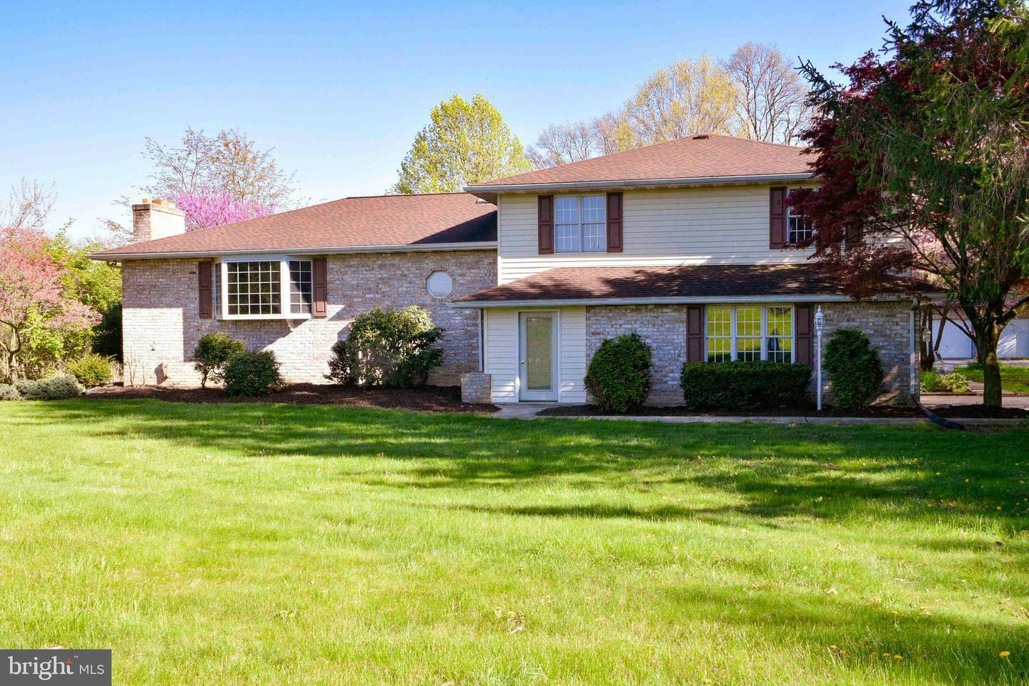 588 Park Drive  Boiling Springs PA 17007 photo