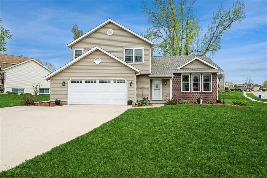 Property Photo:  6925 Terrazzo Drive NW  IA 52405 