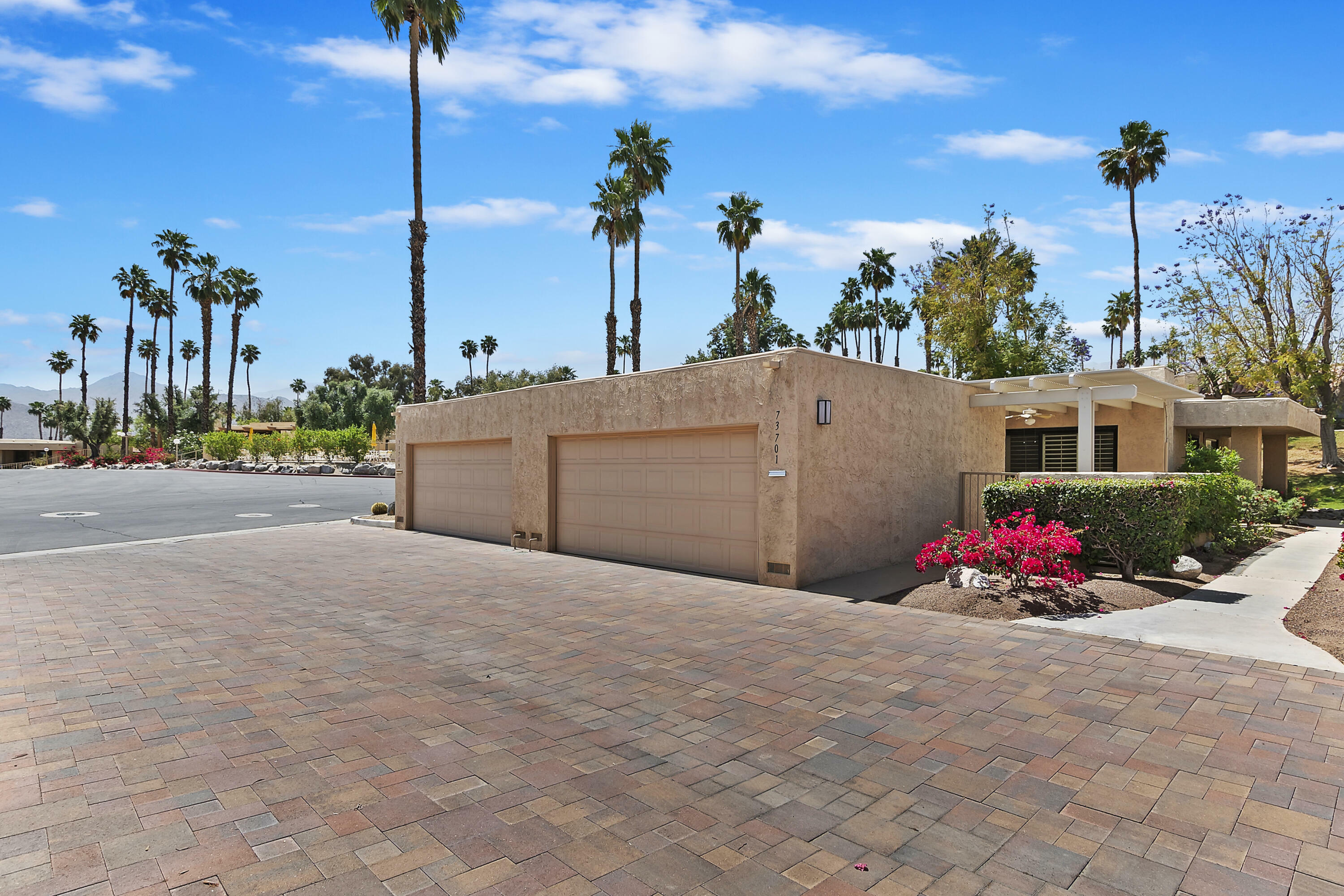Property Photo: 73701 Roadrunner Court CA 92260