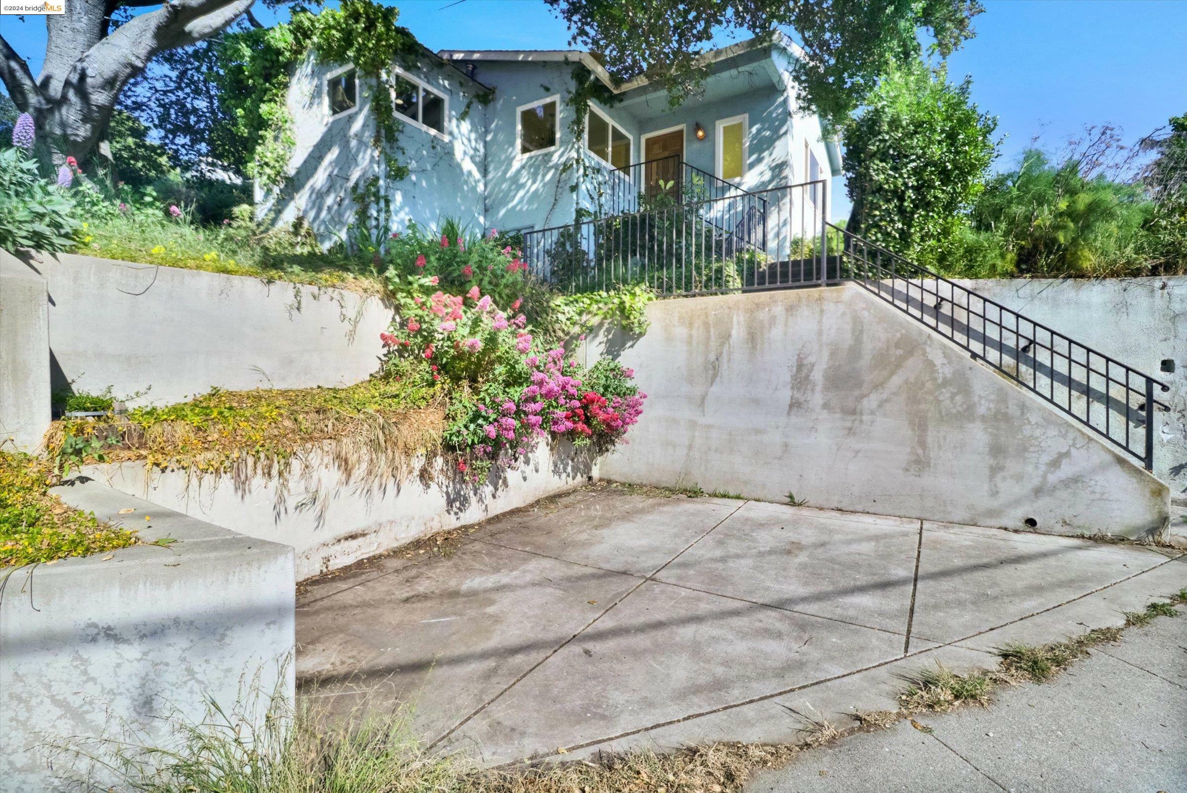 Property Photo:  6209 Plymouth Ave  CA 94805 