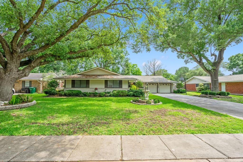 Property Photo:  1502 Beachcomber Lane  TX 77062 