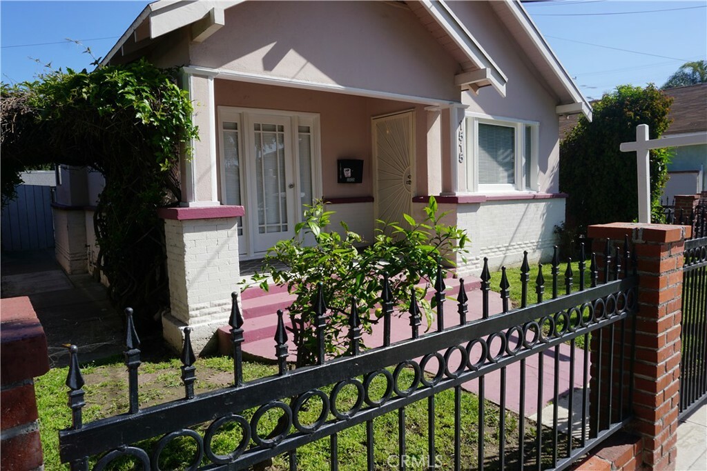 Property Photo:  1515 E 8th Street  CA 90813 