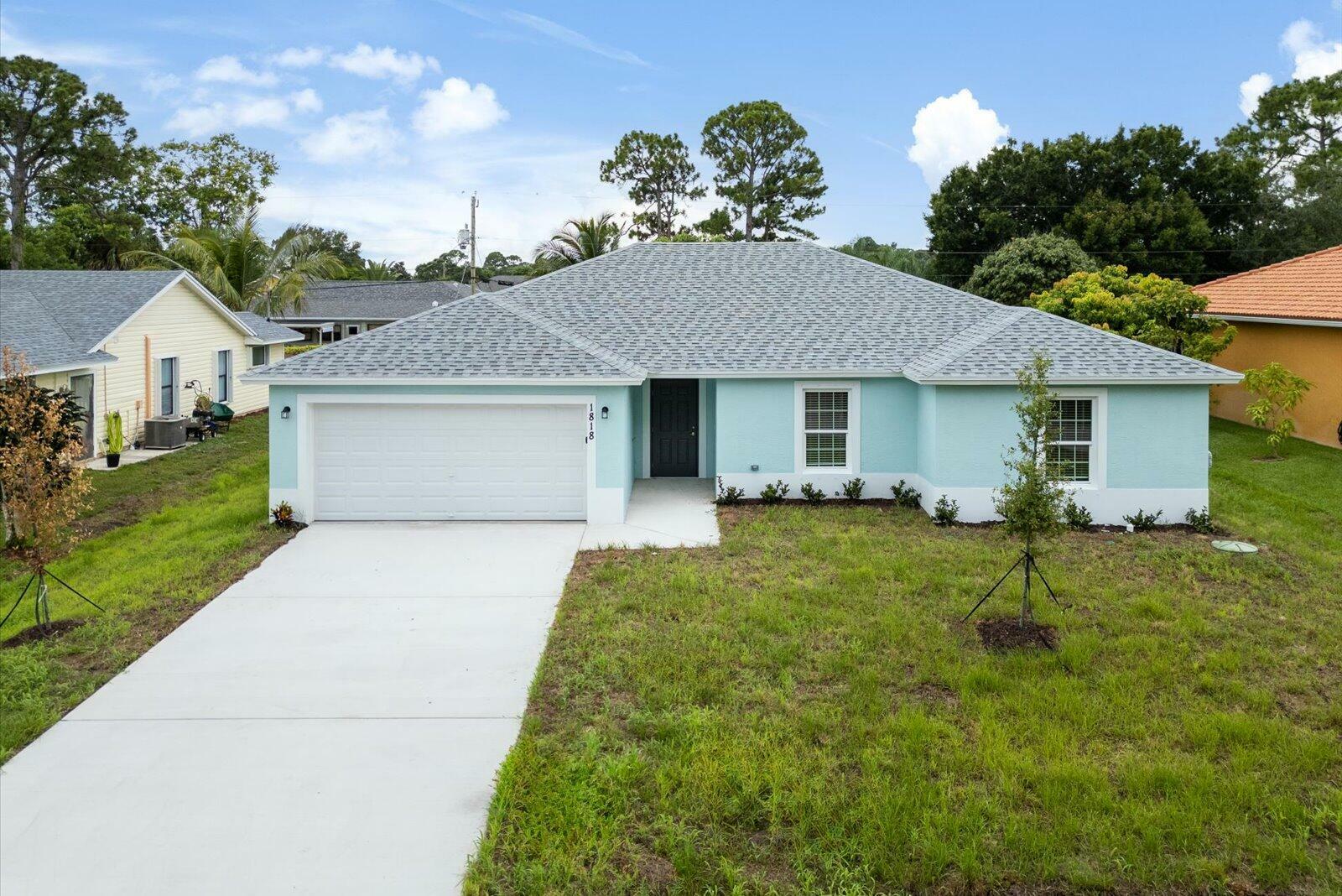 Property Photo:  1818 SW Bellevue Avenue  FL 34953 