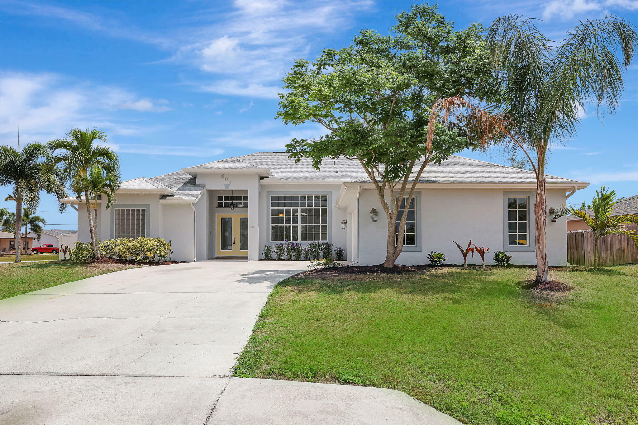 Property Photo:  601 SW Cynthia Street  FL 34983 