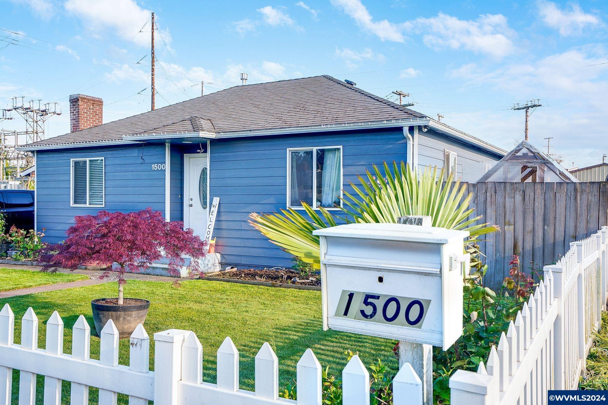 Property Photo:  1500  George St  OR 97071-5209 