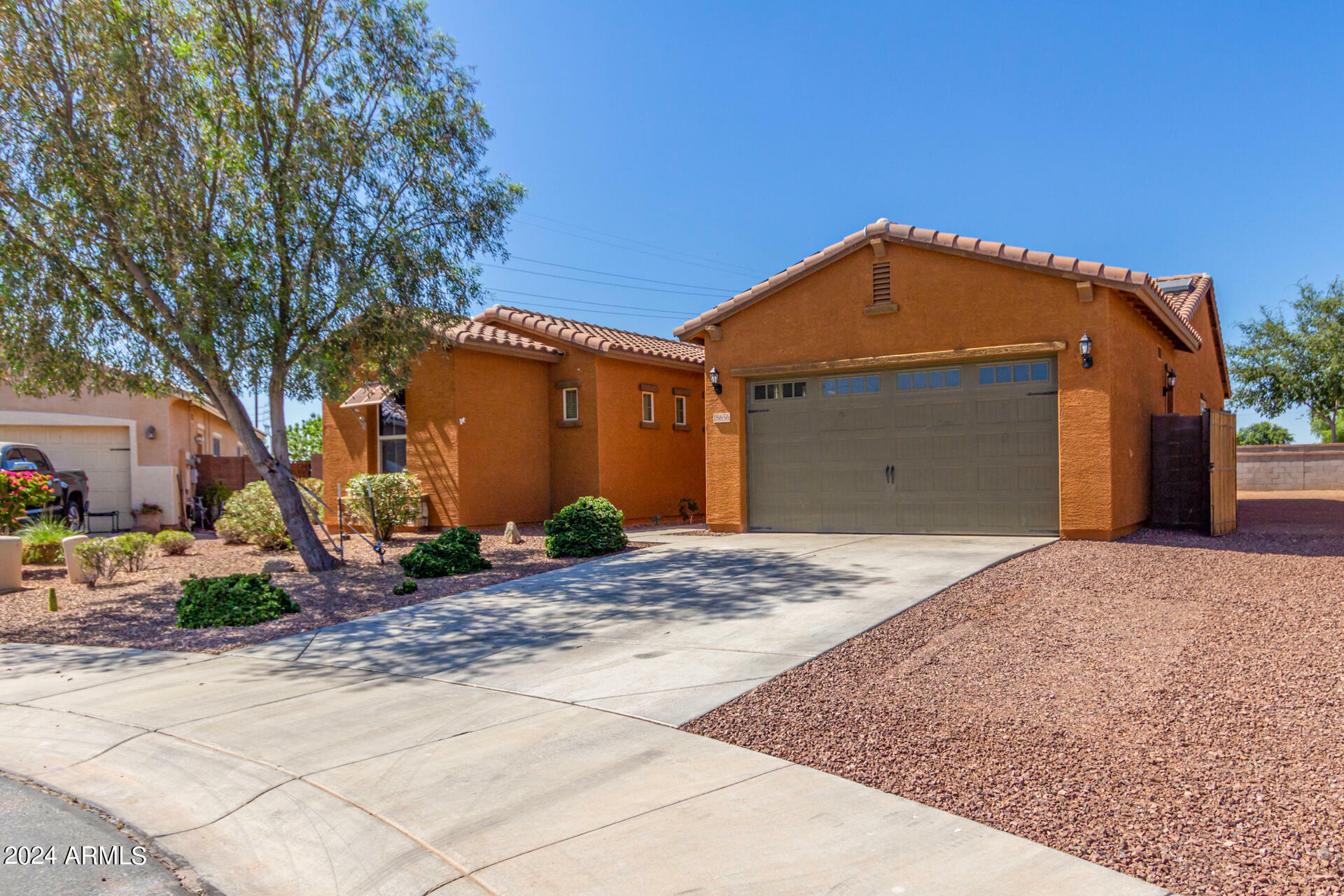 Property Photo:  18656 W Kendall Street  AZ 85338 