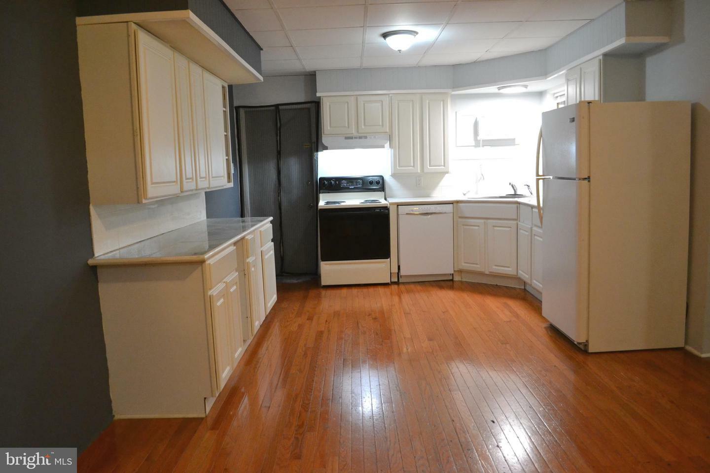 Property Photo:  24 N Charlotte Street 201  PA 19464 