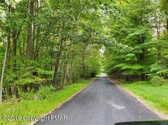 Property Photo:  28 Oak Leaf Lane  PA 18347 