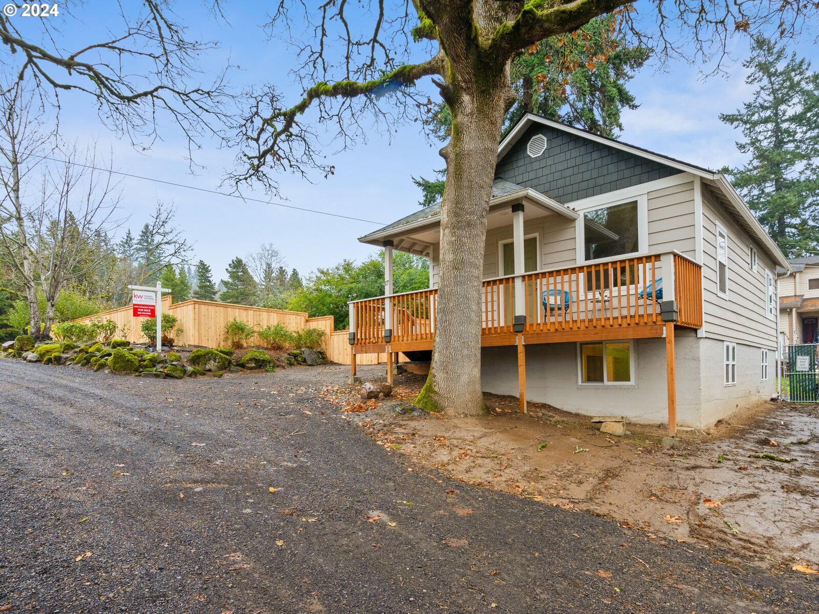 Property Photo: 2311 SW 6th Ave 17 WA 98607